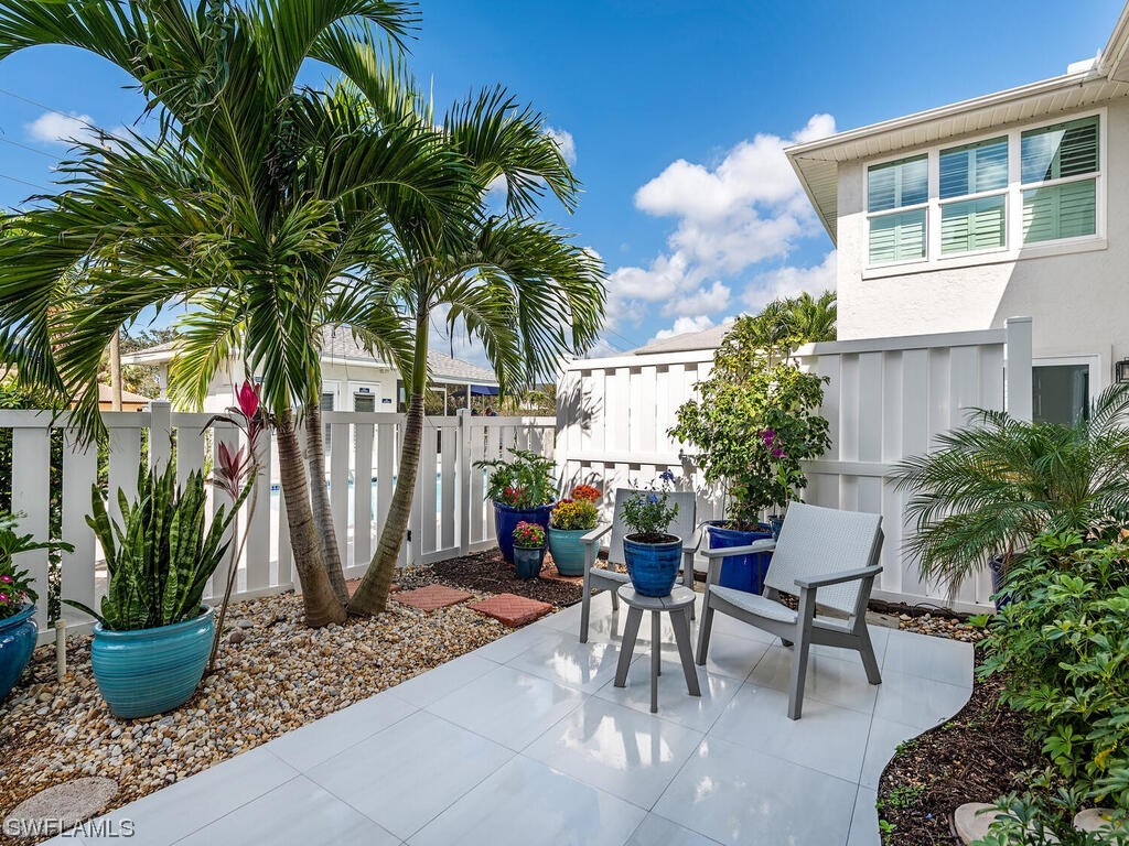 713 Neapolitan Way #713 Naples FL 34103 223021208 image1