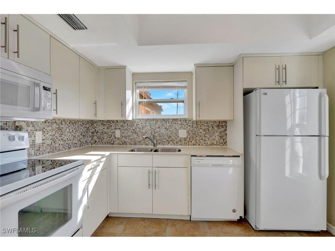 714 111th Avenue N Naples FL 34108 225080017 image3