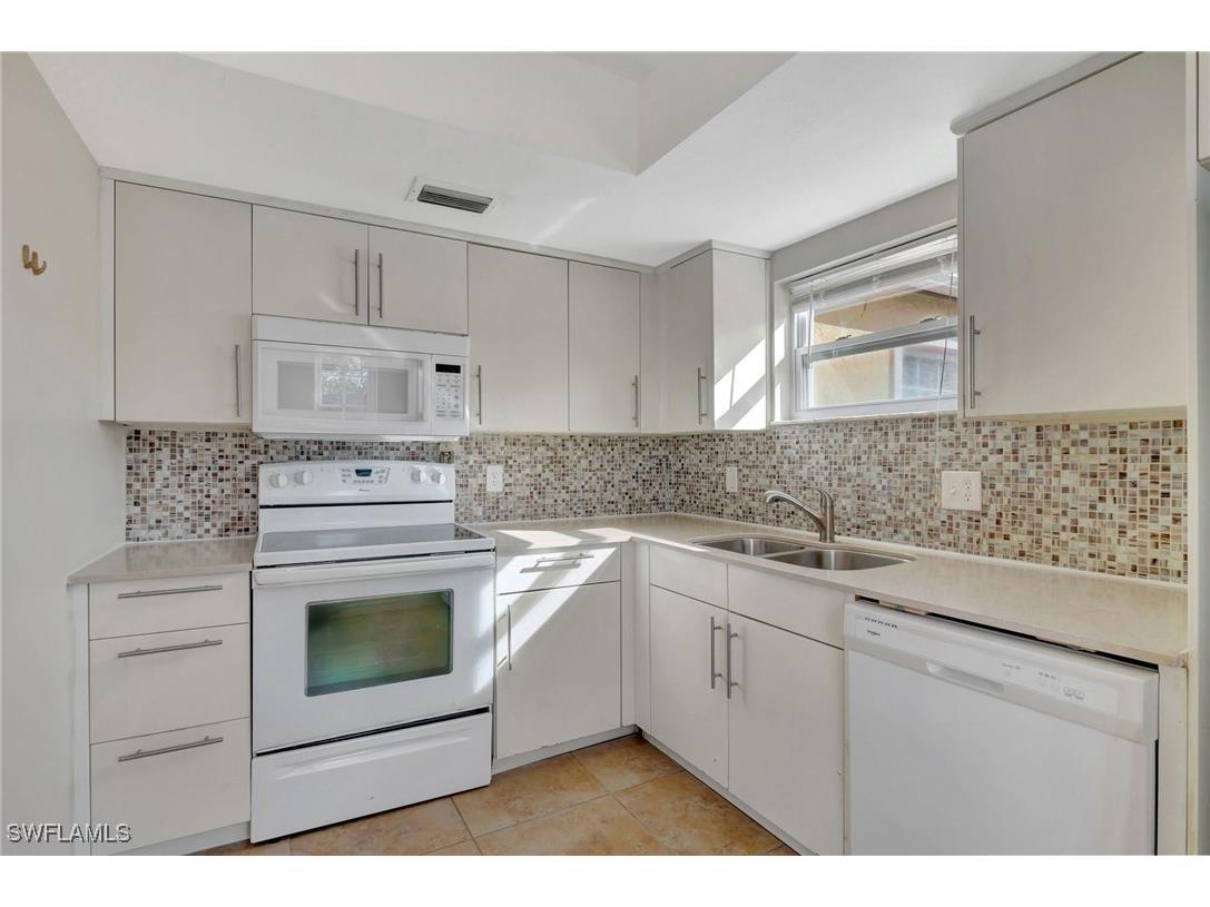 714 111th Avenue N Naples FL 34108 225080017 image4