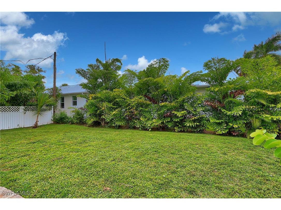 714 11th Street N Naples FL 34102 226000784 image25
