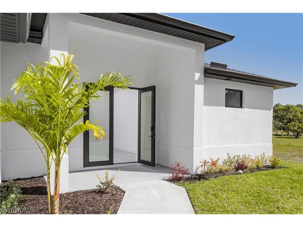 714 Anaconda Avenue S Lehigh Acres FL 33974 226006572 image1