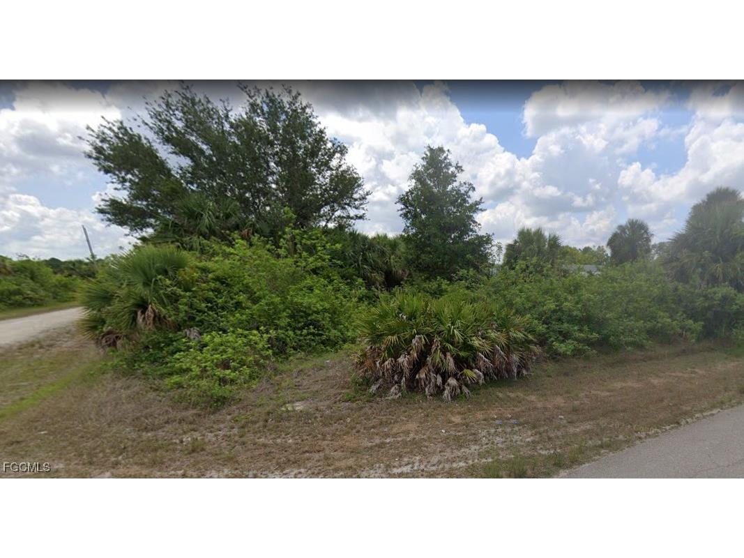 714 Central Street E Lehigh Acres FL 33974 2025026133 image1