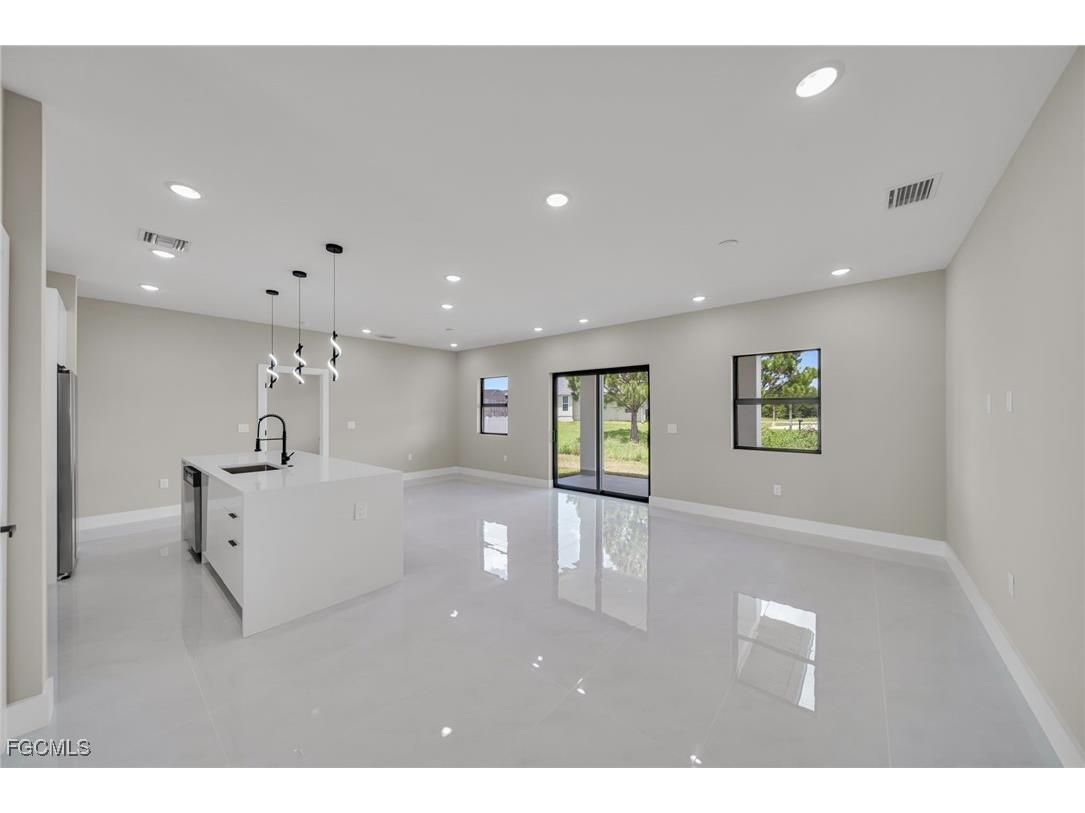 714 Euston Avenue S Lehigh Acres FL 33974 2026001139 image1