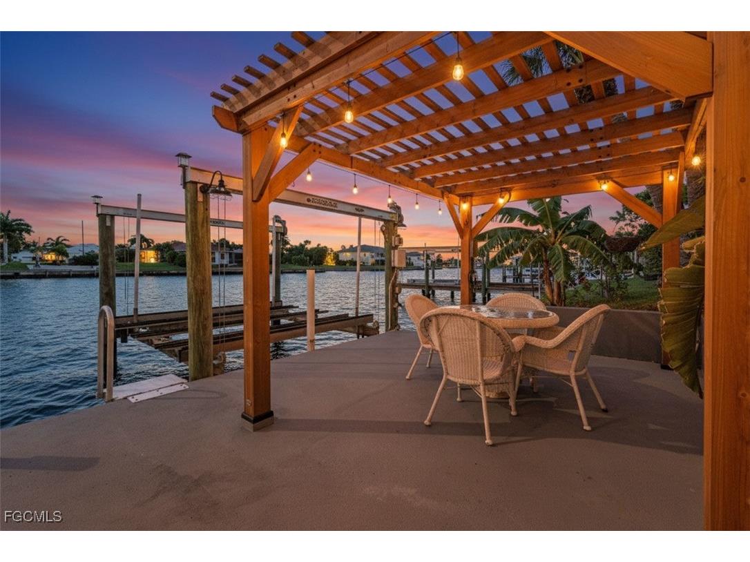 714 SE 43rd Street Cape Coral FL 33904 2025014636 image1