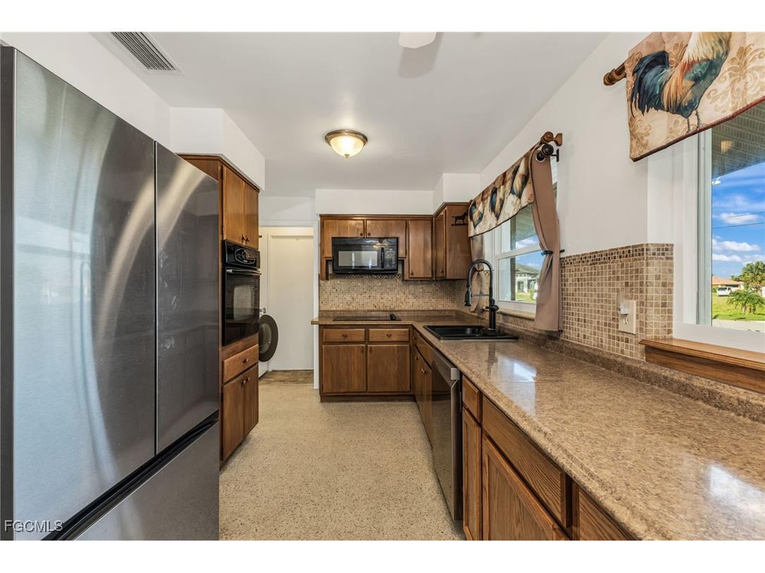 714 SE 43rd Street Cape Coral FL 33904 2025014636 image2