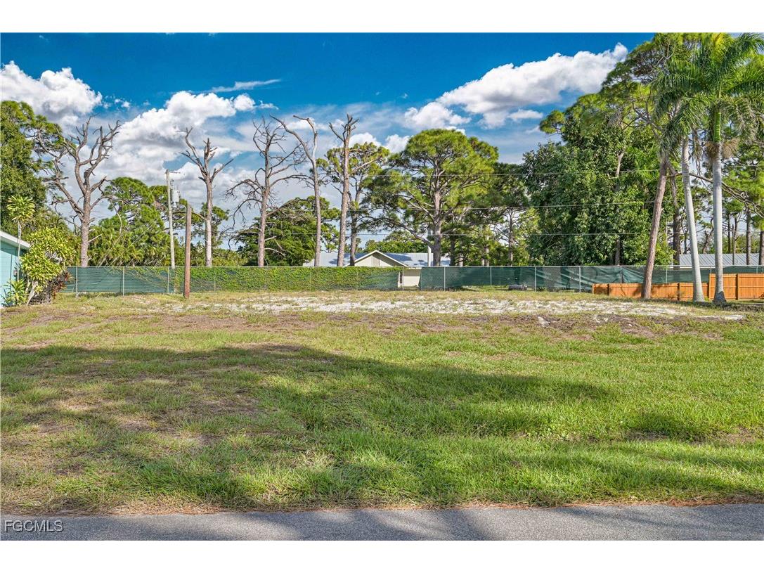 7144 Vassar Drive Fort Myers FL 33908 2025020670 image1