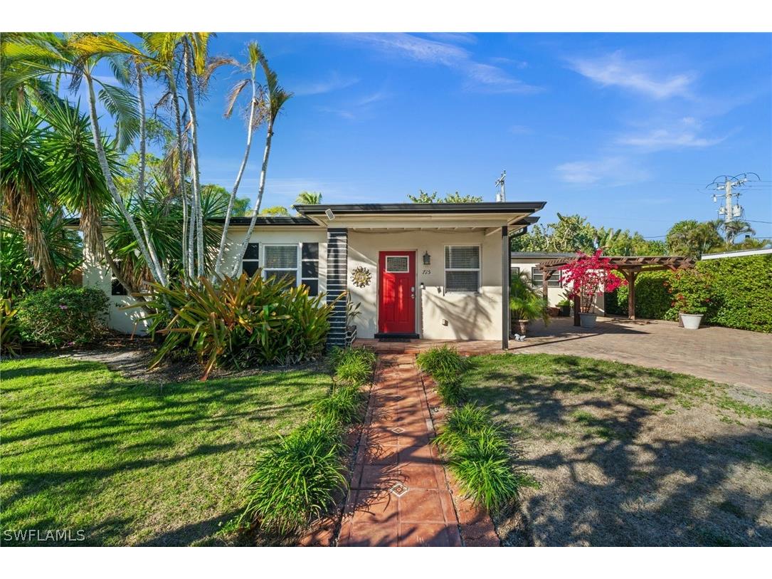 715 10th Street N Naples FL 34102 226007083 image1