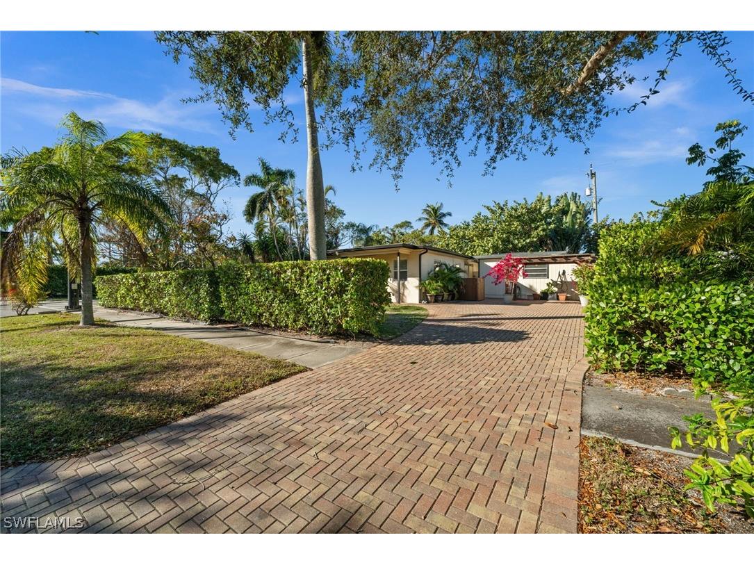 715 10th Street N Naples FL 34102 226007083 image15