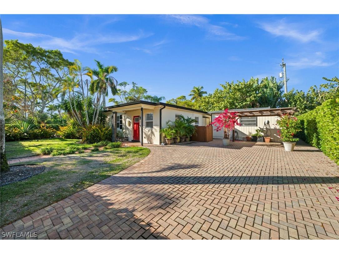 715 10th Street N Naples FL 34102 226007083 image2