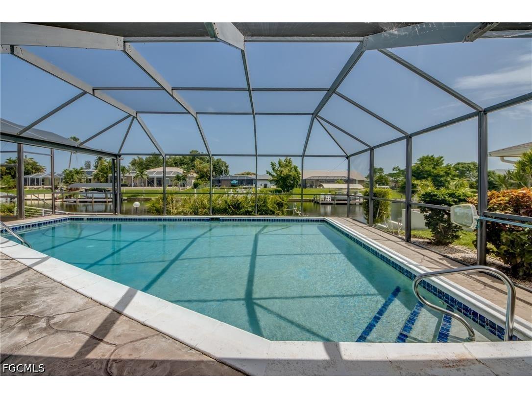 715 SE 33rd Terrace Cape Coral FL 33904 2026028482 image3