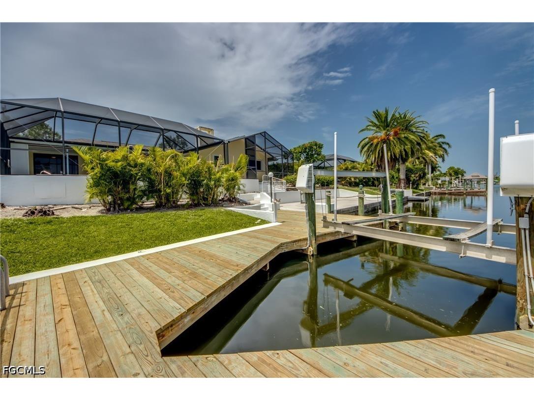 715 SE 33rd Terrace Cape Coral FL 33904 2026028482 image5