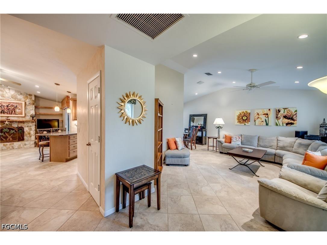 715 SE 33rd Terrace Cape Coral FL 33904 2026028482 image6