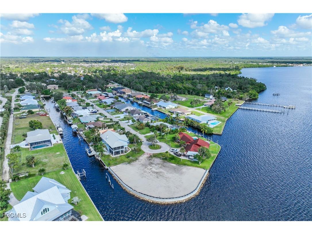 7152 Reymoor Drive North Fort Myers FL 33917 2025018094 image10