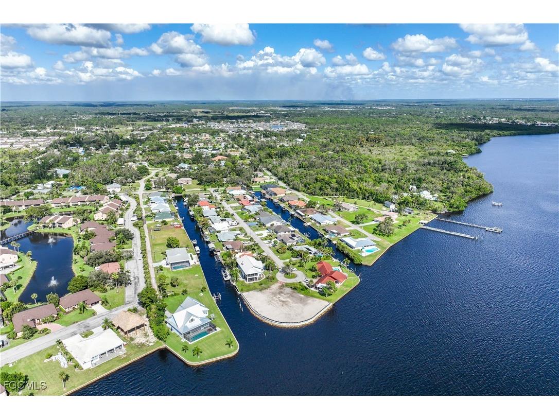 7152 Reymoor Drive North Fort Myers FL 33917 2025018094 image15