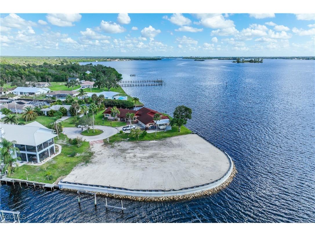 7152 Reymoor Drive North Fort Myers FL 33917 2025018094 image2