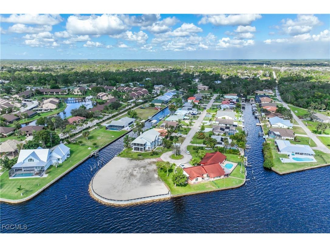 7152 Reymoor Drive North Fort Myers FL 33917 2025018094 image3