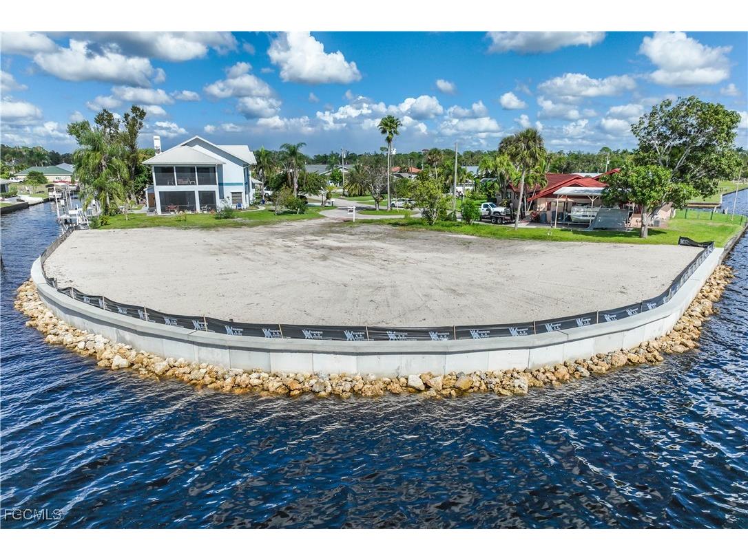 7152 Reymoor Drive North Fort Myers FL 33917 2025018094 image4