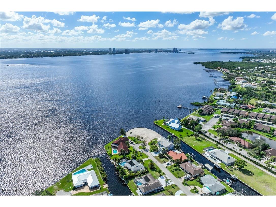 7152 Reymoor Drive North Fort Myers FL 33917 2025018094 image6