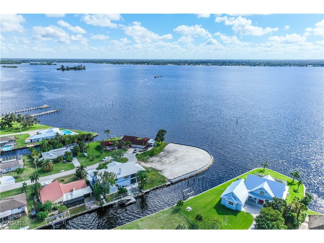 7152 Reymoor Drive North Fort Myers FL 33917 2025018094 image9