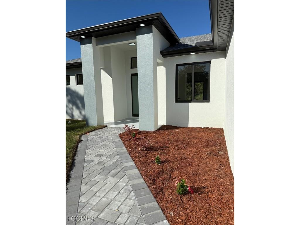 716 Castlestone Avenue S Lehigh Acres FL 33974 2025019493 image4