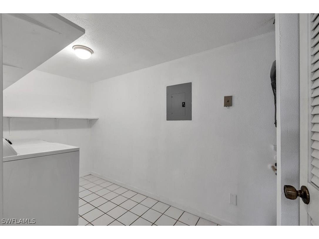 716 Landover Circle #103 Naples FL 34104 226010624 image19