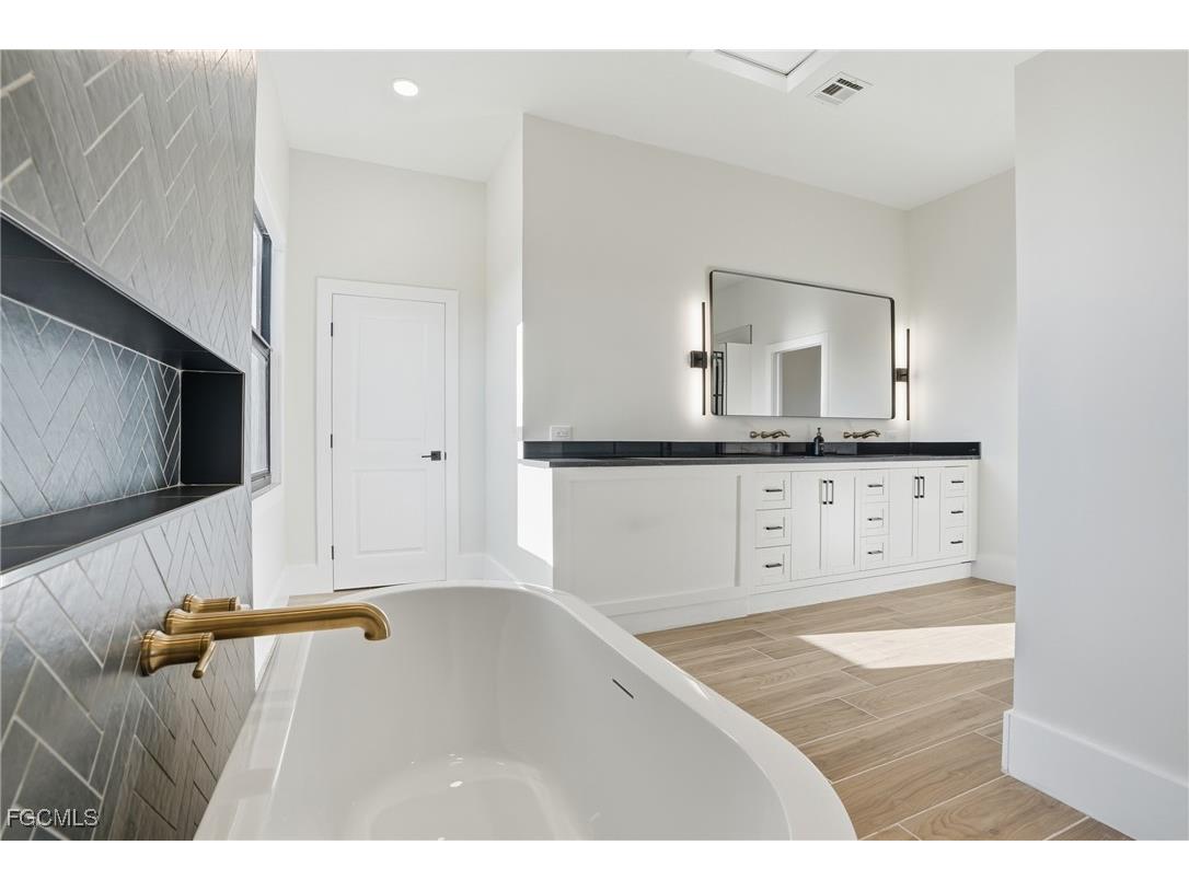 7161 Shannon Boulevard Fort Myers FL 33908 2026005642 image18