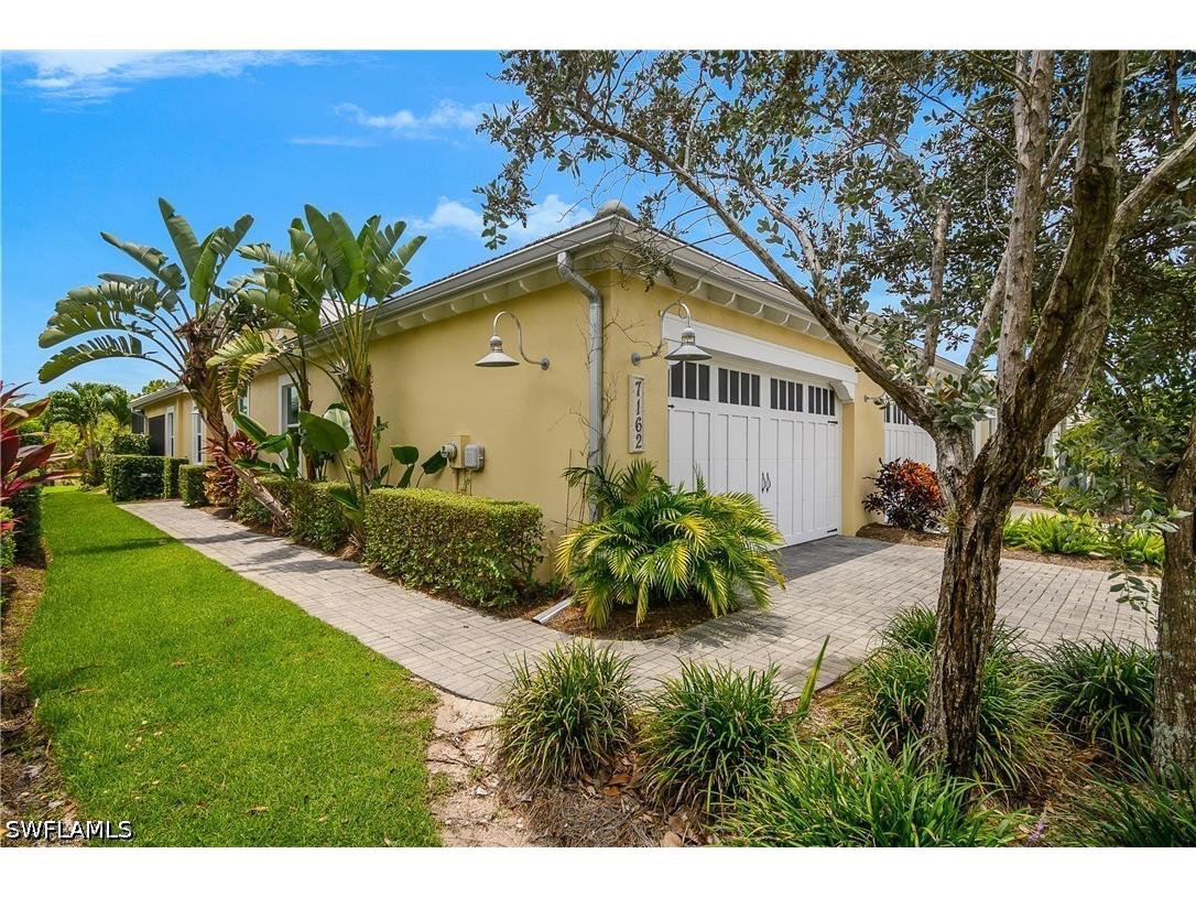 7162 Dominica Drive Naples FL 34113 226023026 image1
