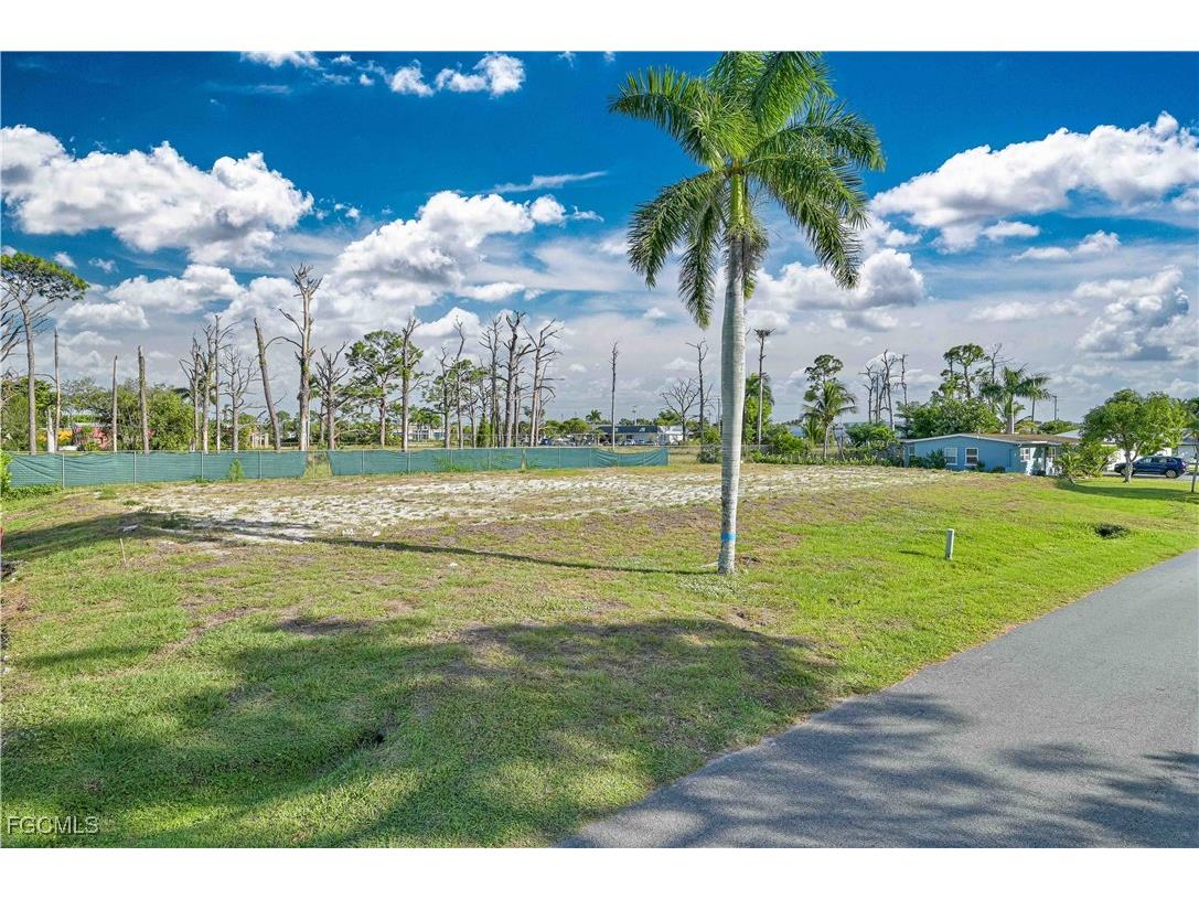 7168 Vassar Drive Fort Myers FL 33908 2025020692 image2