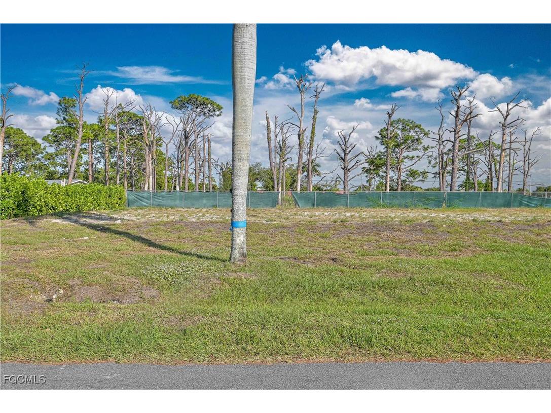 7168 Vassar Drive Fort Myers FL 33908 2025020692 image3