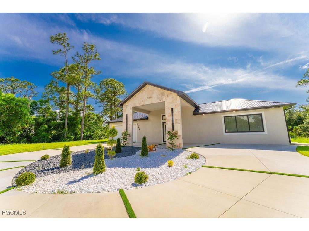 717 Calvin Avenue Lehigh Acres FL 33972 2025020032 image4