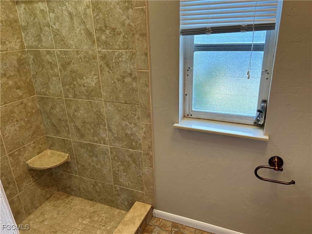 717 SE 10th Avenue Cape Coral FL 33990 2025022470 image10