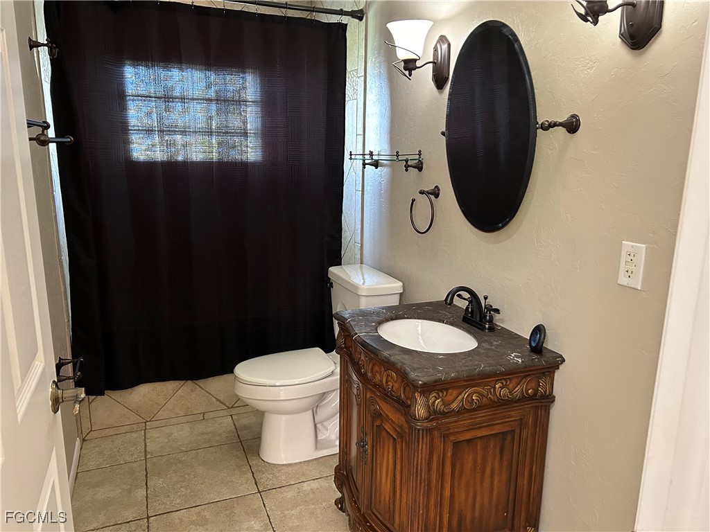 717 SE 10th Avenue Cape Coral FL 33990 2025022470 image12