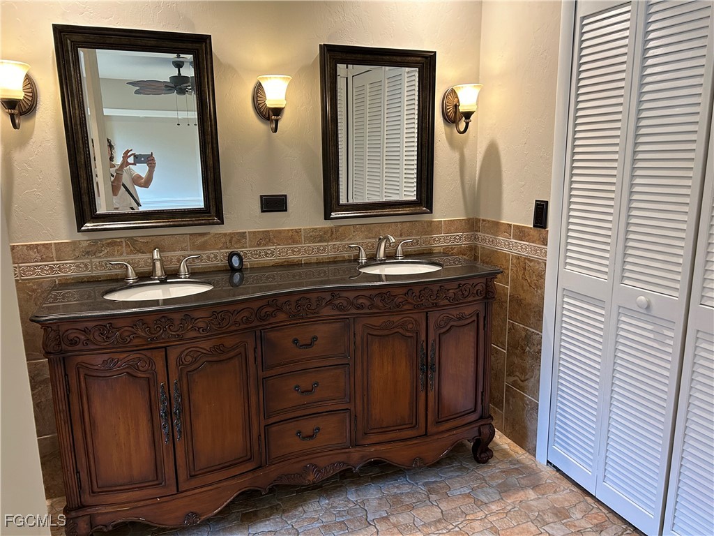 717 SE 10th Avenue Cape Coral FL 33990 2025022470 image9