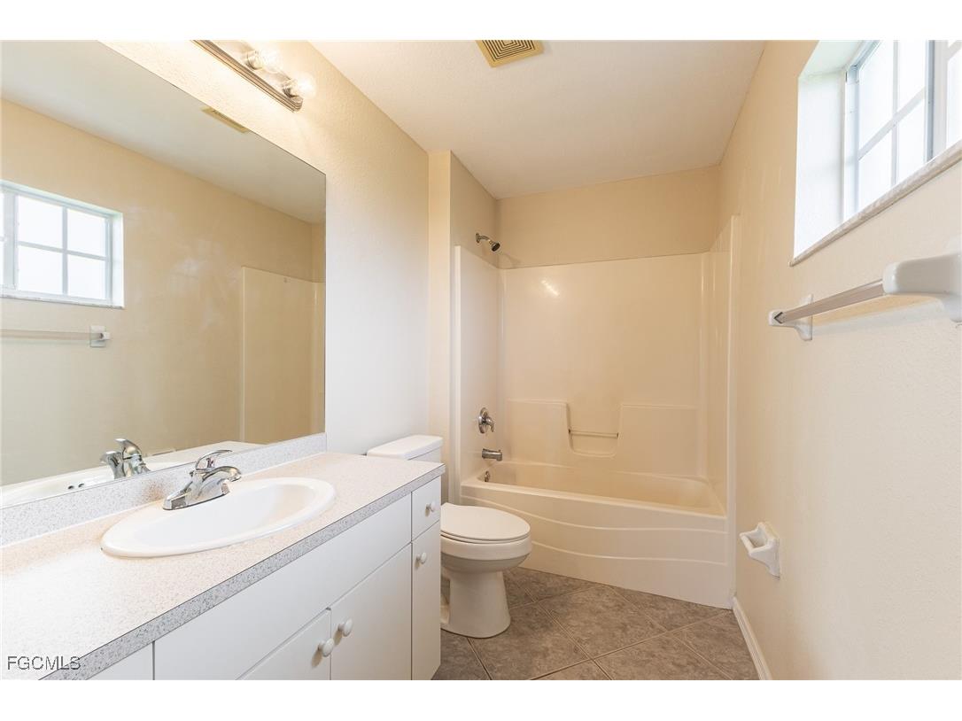 717 SE 8th Street Cape Coral FL 33990 2025012713 image15