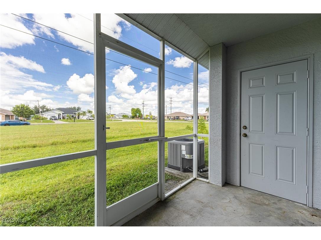 717 SE 8th Street Cape Coral FL 33990 2025012713 image16