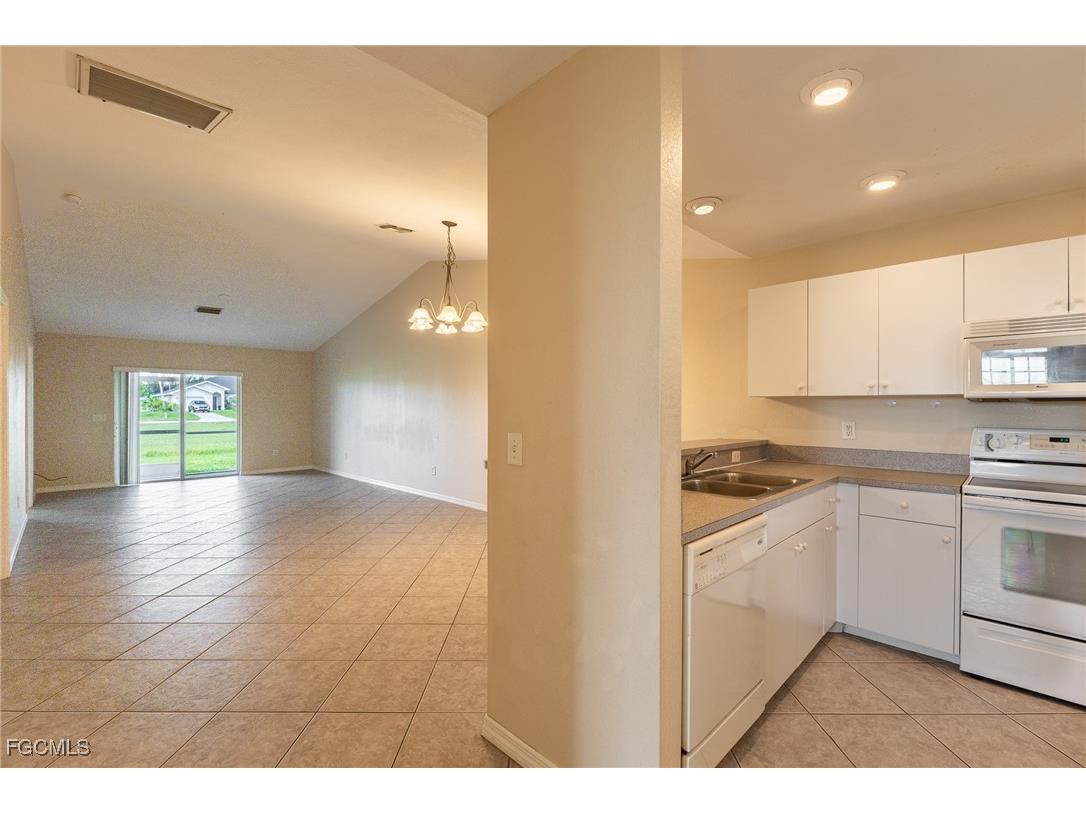 717 SE 8th Street Cape Coral FL 33990 2025012713 image4