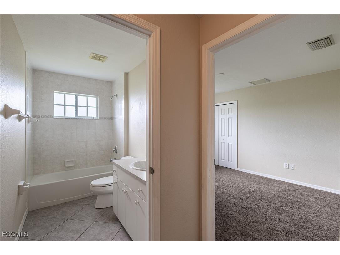 717 SE 8th Street Cape Coral FL 33990 2025012713 image5