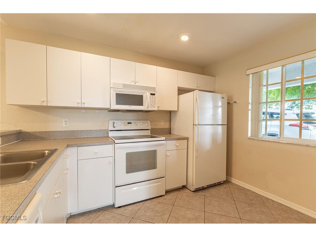 717 SE 8th Street Cape Coral FL 33990 2025012713 image8