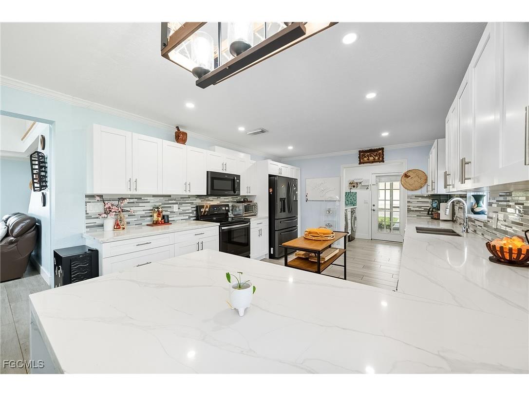 7171 Penzance Boulevard Fort Myers FL 33966 2025010366 image3