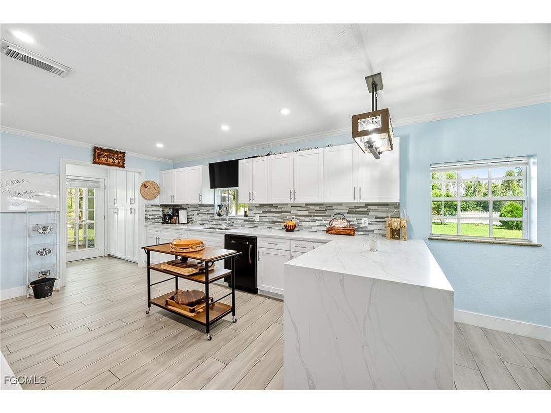 7171 Penzance Boulevard Fort Myers FL 33966 2025010366 image4