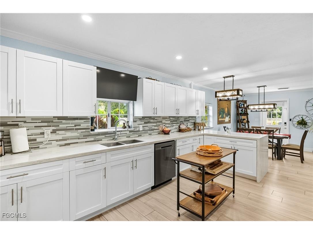 7171 Penzance Boulevard Fort Myers FL 33966 2025010366 image6