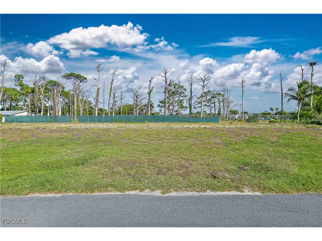 7176 Vassar Drive Fort Myers FL 33908 2025020728 image1