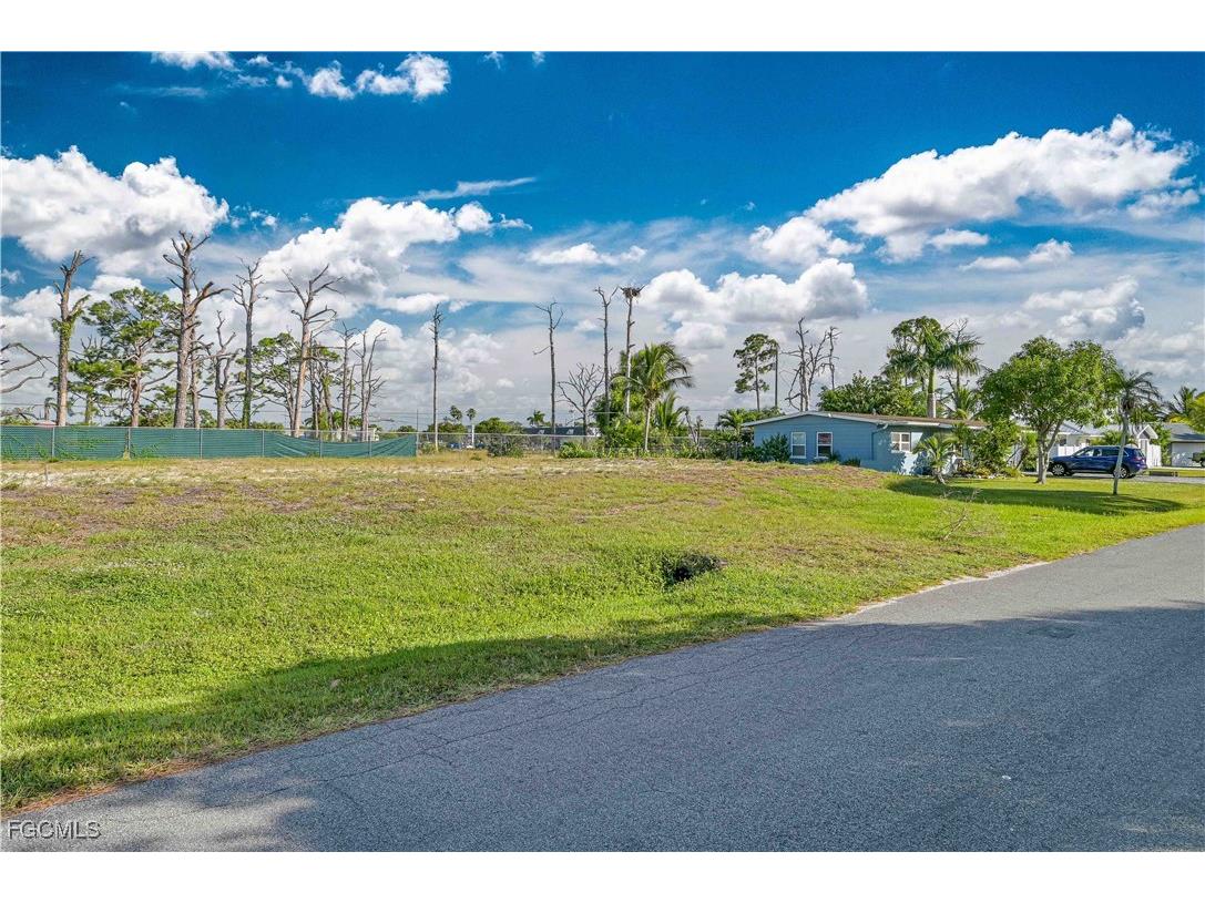 7176 Vassar Drive Fort Myers FL 33908 2025020728 image2