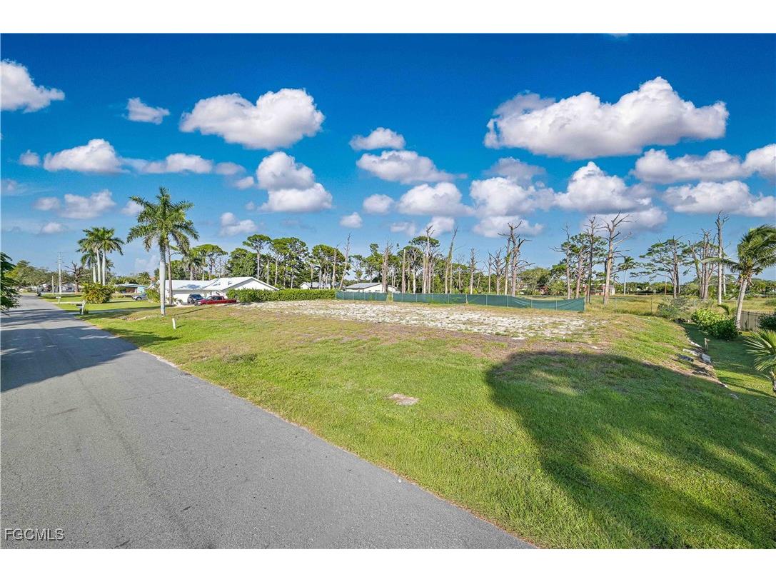 7176 Vassar Drive Fort Myers FL 33908 2025020728 image3
