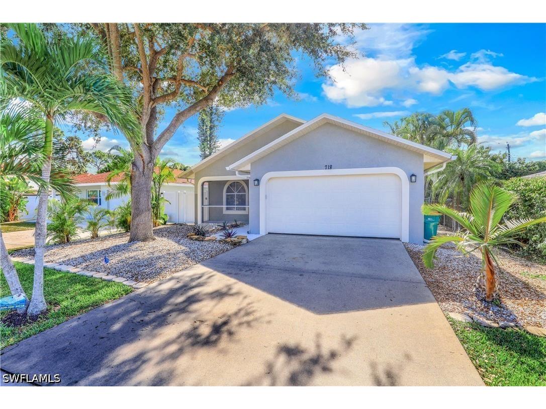 718 95th Avenue N Naples FL 34108 226015217 image1