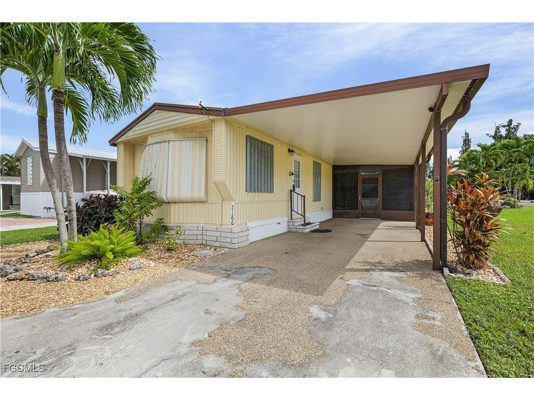 7186 Ladyfish Drive Saint James City FL 33956 2025013800 image1