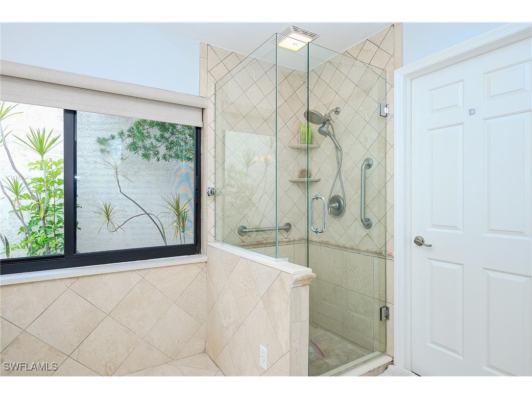 719 Reef Point Circle #13 Naples FL 34108 225068735 image19