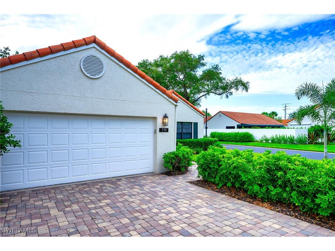 719 Reef Point Circle #13 Naples FL 34108 225068735 image28