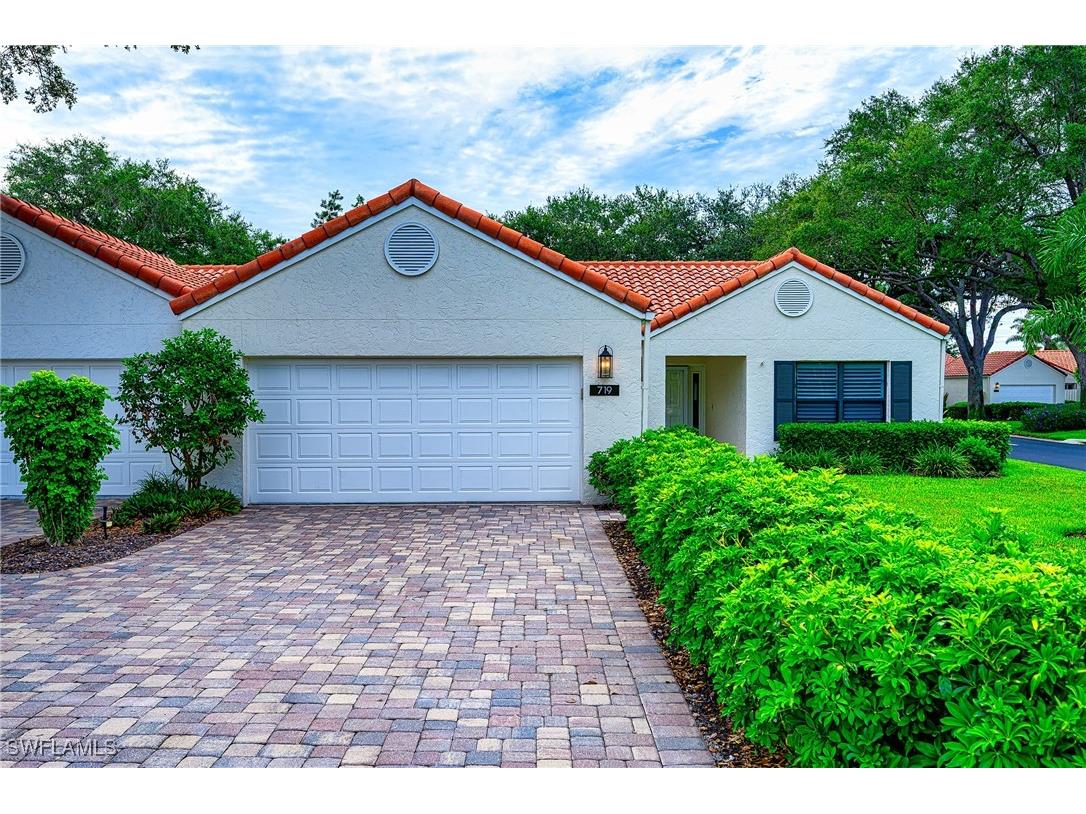 719 Reef Point Circle #13 Naples FL 34108 225068735 image3