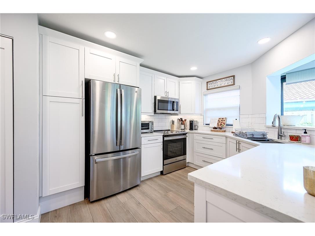 719 Reef Point Circle #13 Naples FL 34108 225068735 image8